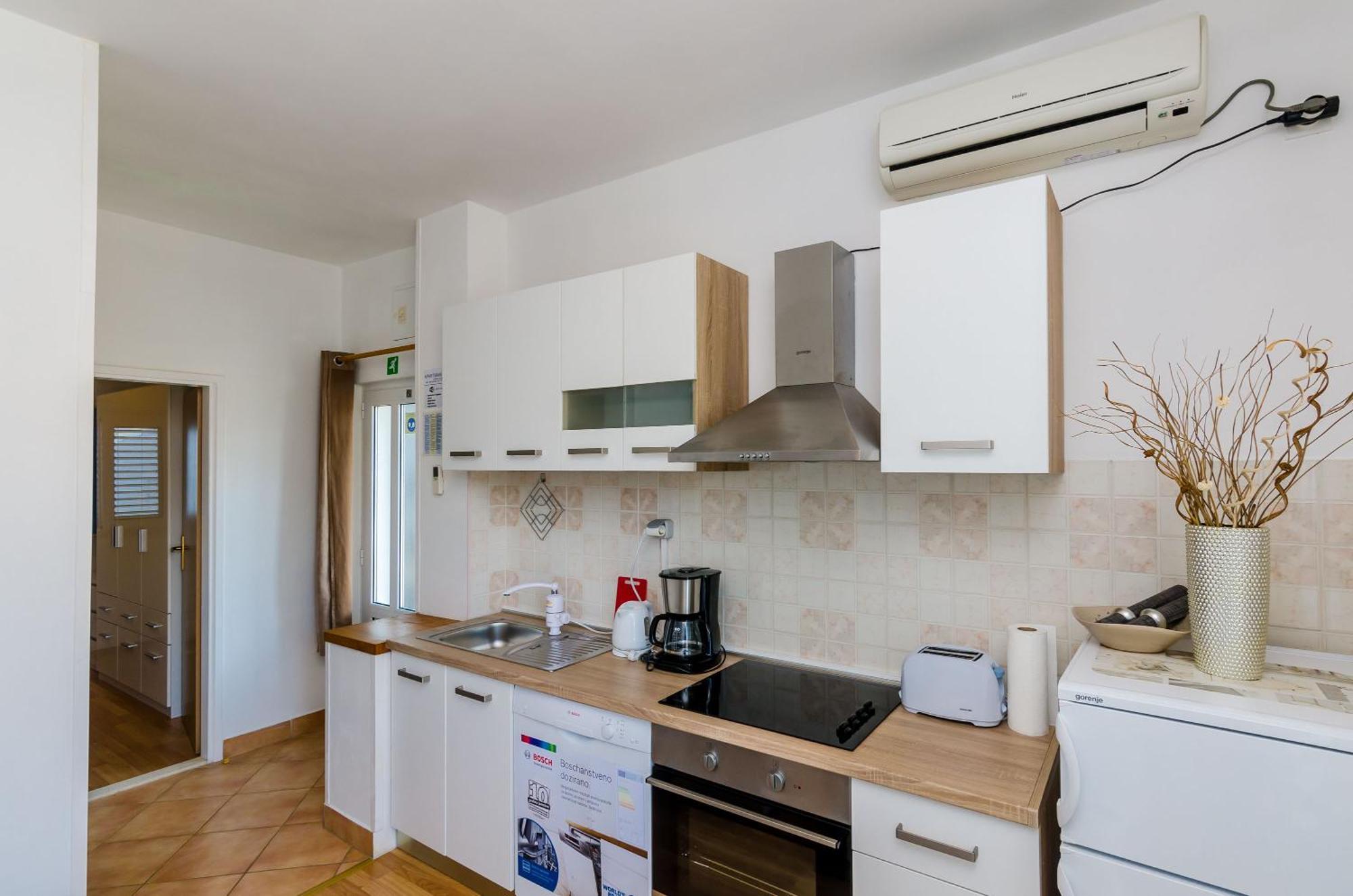 Apartments Lorena Mljet โปเมนา ภายนอก รูปภาพ